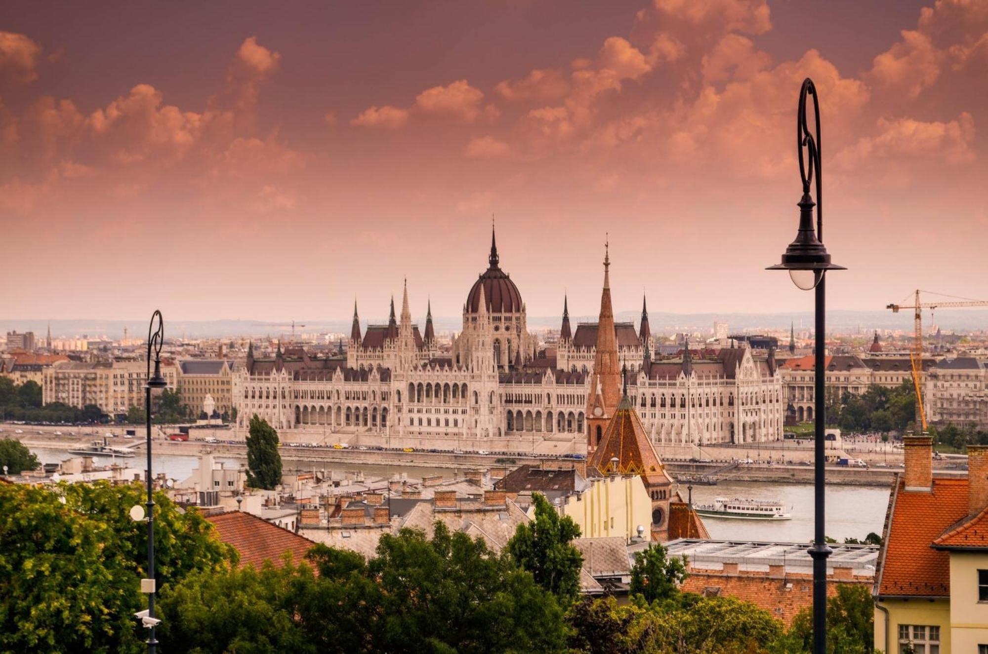 Chic Central 1Br Retreat Near New York Cafe With View Budapeste Exterior foto