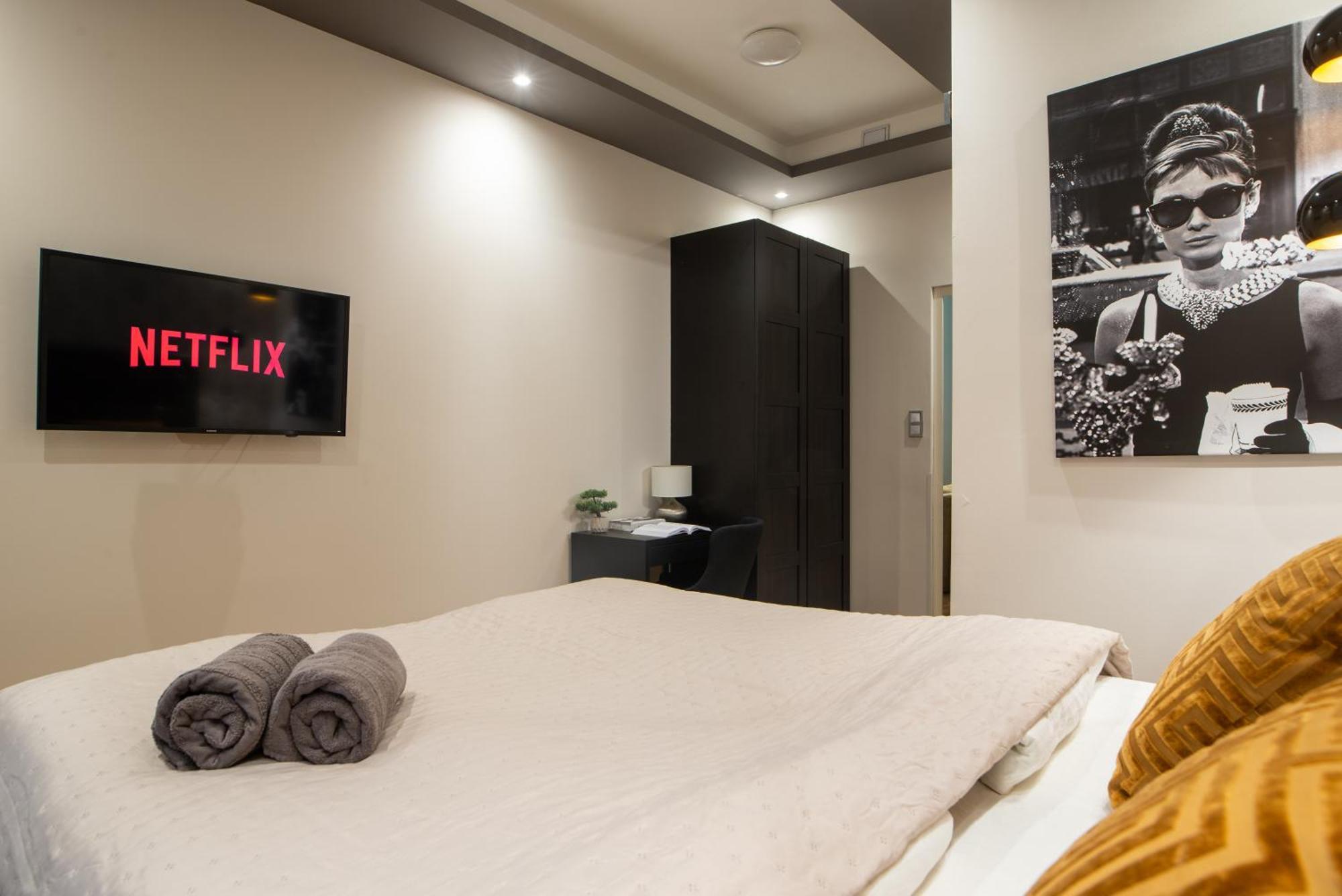 Chic Central 1Br Retreat Near New York Cafe With View Budapeste Exterior foto